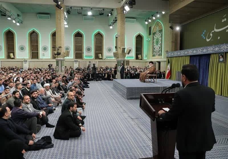 چرا تبیین، چرا مداحان؟